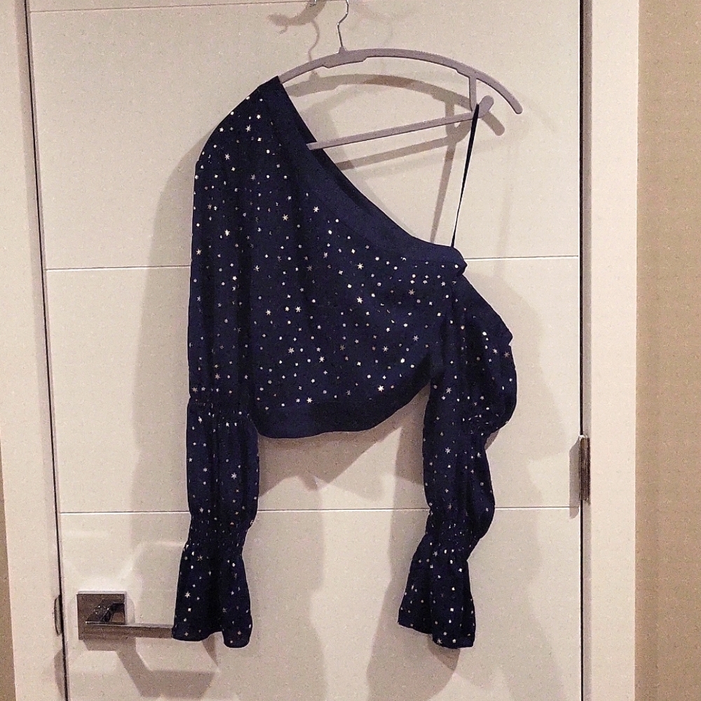 Off the shoulder long sleeve top